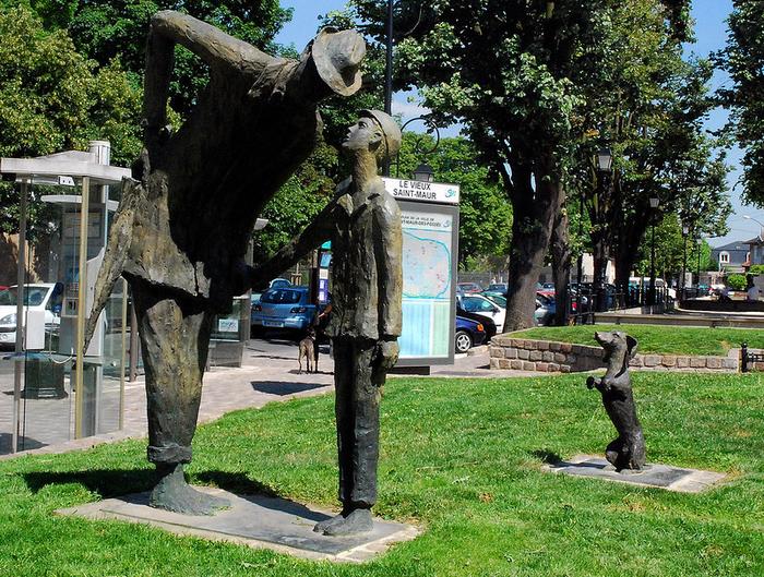 SAINT-MAUR-DES-FOSSES  - Immobilier - CENTURY 21 Concordance Immobilier - Statue hommage à Jacques Tati