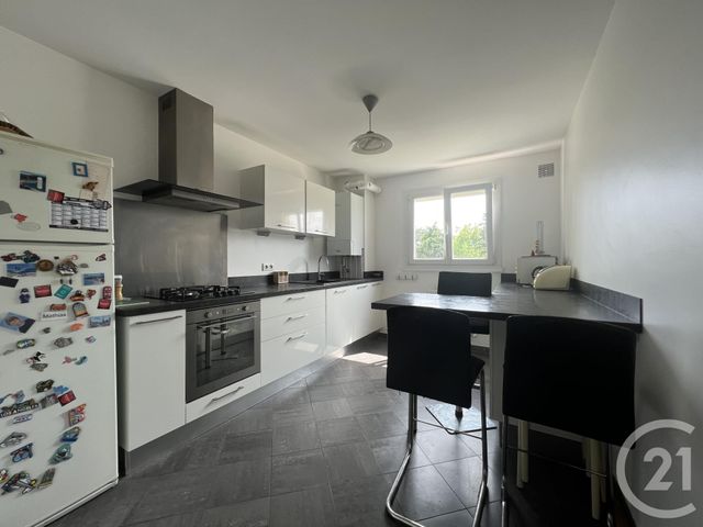 Appartement F3 à louer ST MAUR DES FOSSES