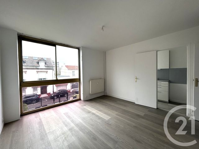 Appartement Studio à louer LA VARENNE ST HILAIRE