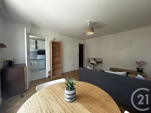 Appartement F1 à louer ST MAUR DES FOSSES