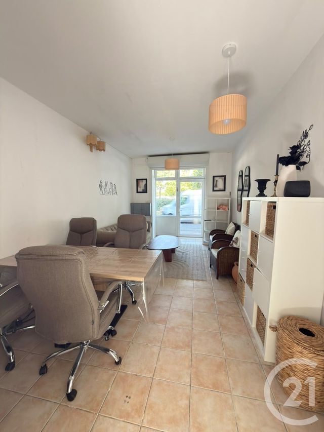 commerce - ST MAUR DES FOSSES - 94